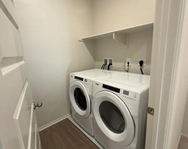 4731 Merida Way - Photo Thumbnail 32
