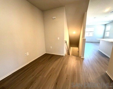 4731 Merida Way - Photo Thumbnail 14