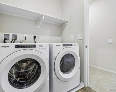 4731 Merida Way - Photo Thumbnail 33