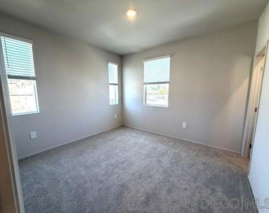 4731 Merida Way - Photo Thumbnail 37