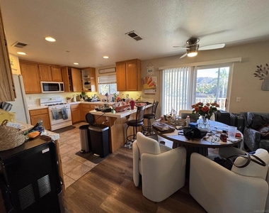 9208 Pinkard - Photo Thumbnail 1