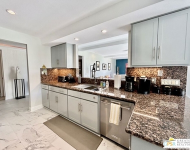 515 Desert Lakes Drive - Photo Thumbnail 7