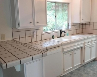 115 Donna Street - Photo Thumbnail 3
