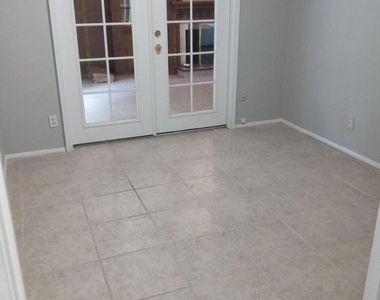 115 Donna Street - Photo Thumbnail 6