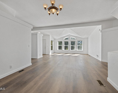 1057 La Loma Avenue - Photo Thumbnail 9