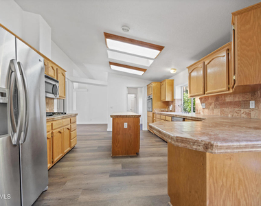 1057 La Loma Avenue - Photo Thumbnail 14