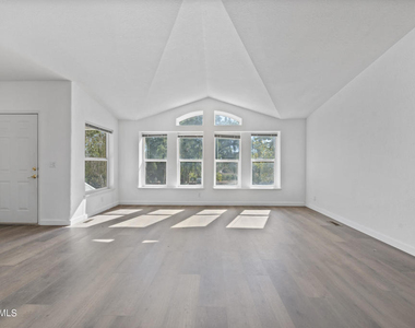 1057 La Loma Avenue - Photo Thumbnail 6