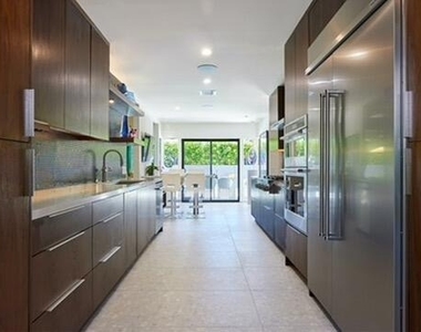 1060 S Paseo De Marcia - Photo Thumbnail 16
