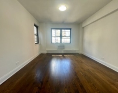 East 68th Street by 3rd Avenue - Photo Thumbnail 4