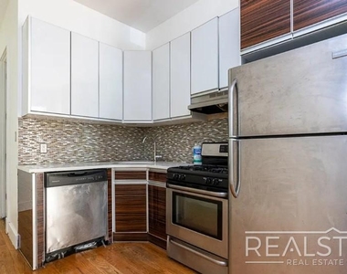 277 Menahan Street - Photo Thumbnail 2