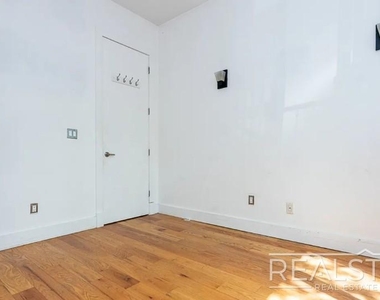 277 Menahan Street - Photo Thumbnail 13