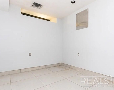277 Menahan Street - Photo Thumbnail 5