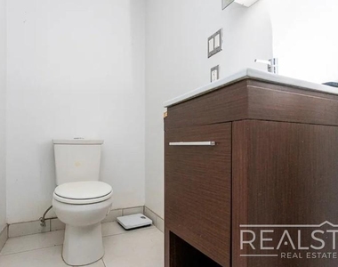 277 Menahan Street - Photo Thumbnail 16
