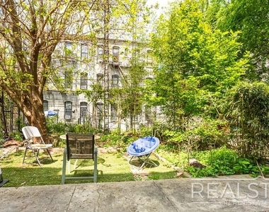 277 Menahan Street - Photo Thumbnail 18