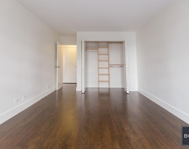 East 63rd Street - Photo Thumbnail 8
