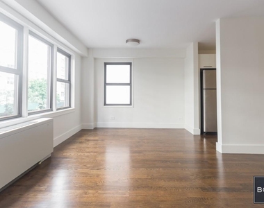 East 63rd Street - Photo Thumbnail 11