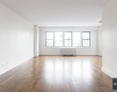 East 63rd Street - Photo Thumbnail 10