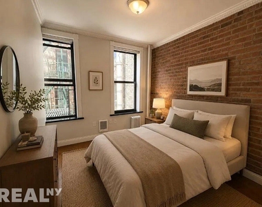 Mulberry Street - Photo Thumbnail 3