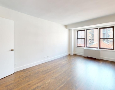 East 63rd Street - Photo Thumbnail 4