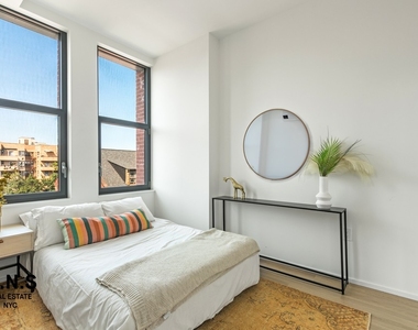 955 Sterling Place - Photo Thumbnail 9