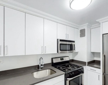 96 5th Avenue - Photo Thumbnail 5