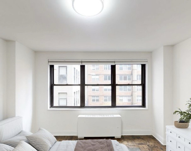 96 5th Avenue - Photo Thumbnail 2