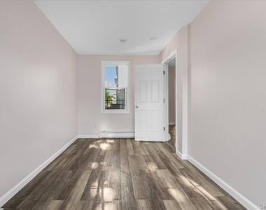 13-23a Mcbride Street - Photo Thumbnail 6