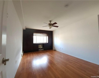 15 Greenridge Avenue - Photo Thumbnail 5