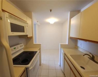 15 Greenridge Avenue - Photo Thumbnail 3