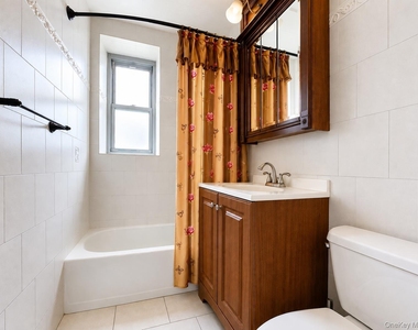 61-20 Grand Central Parkway - Photo Thumbnail 7