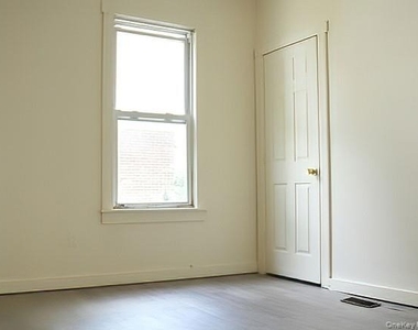 22 Ulster Avenue - Photo Thumbnail 5