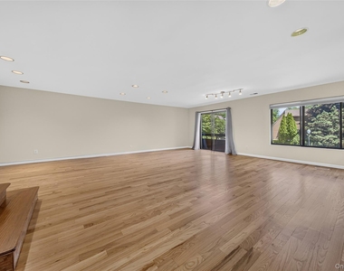 46 Acorn Pond Drive - Photo Thumbnail 2