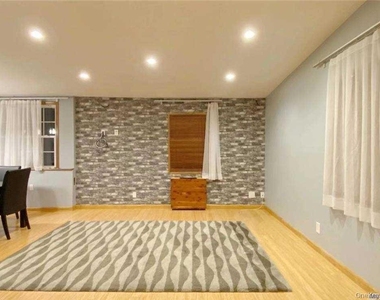 59 Oak Street - Photo Thumbnail 3