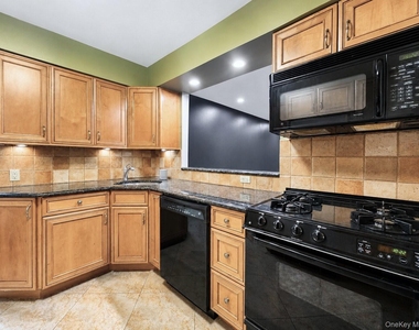 13-15 Estates Lane - Photo Thumbnail 11
