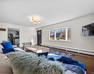 44 Oakridge Road - Photo Thumbnail 3