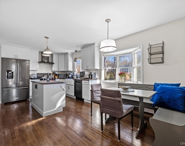44 Oakridge Road - Photo Thumbnail 2