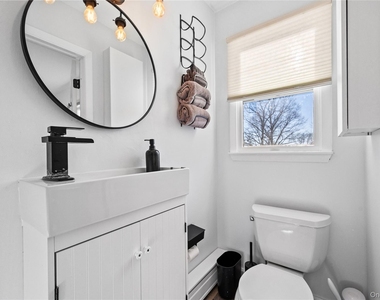 44 Oakridge Road - Photo Thumbnail 5