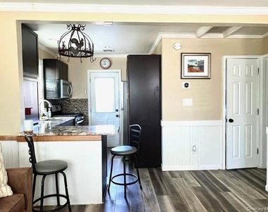 28 Sheridan Drive - Photo Thumbnail 5