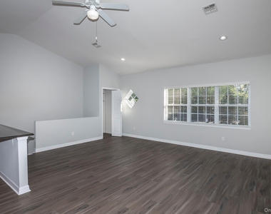 216 Center Court - Photo Thumbnail 4