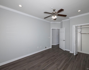 216 Center Court - Photo Thumbnail 8