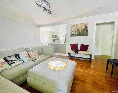 313 Stanley Avenue - Photo Thumbnail 3