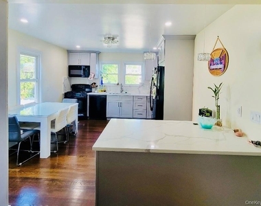 313 Stanley Avenue - Photo Thumbnail 8