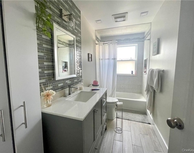 313 Stanley Avenue - Photo Thumbnail 9