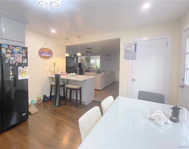 313 Stanley Avenue - Photo Thumbnail 7