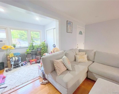 313 Stanley Avenue - Photo Thumbnail 2