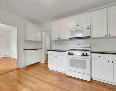 437 Warburton Avenue - Photo Thumbnail 3