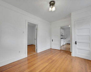 437 Warburton Avenue - Photo Thumbnail 7