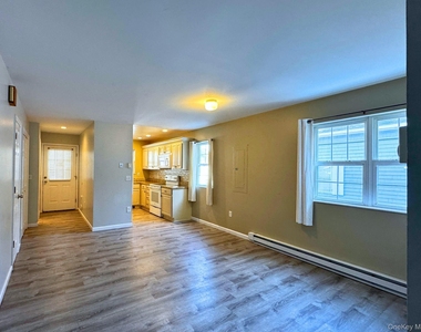 33 Fowler Avenue - Photo Thumbnail 6
