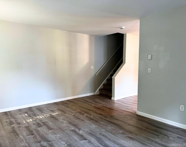 33 Fowler Avenue - Photo Thumbnail 4