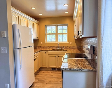 33 Fowler Avenue - Photo Thumbnail 2